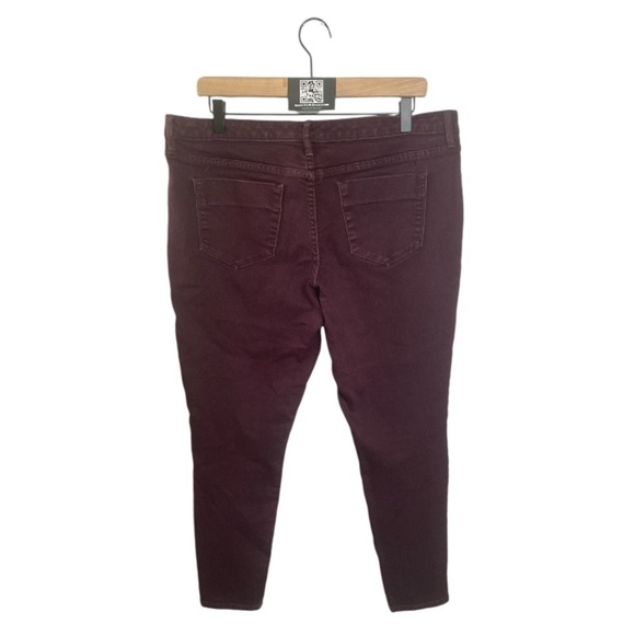 MOSSIMO by Target burgundy denim mid rise jeans // 14 - Picture 4 of 10